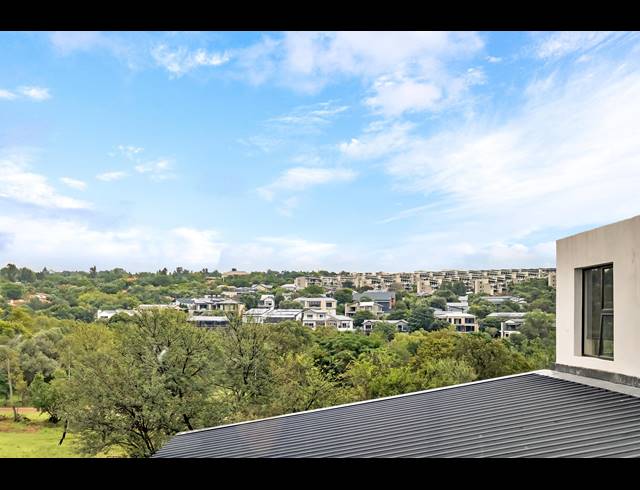 4 BEDROOM HOUSE FOR SALE IN HELDERFONTEIN ESTATE